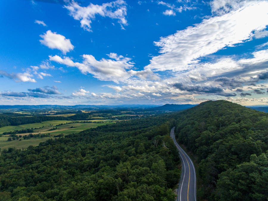 Road winding through Draper Valley